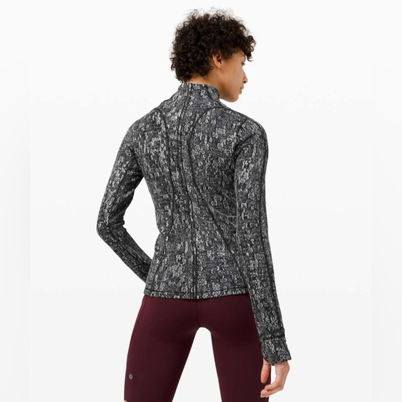 Lululemon Run Briskly 1/2 Zip size 8 - Picture 6 of 10